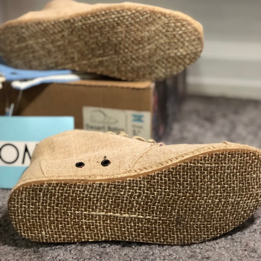 TOMS - Picture 5 of 5
